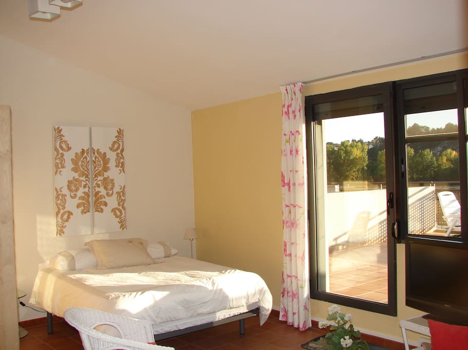 Habitación bien iluminada