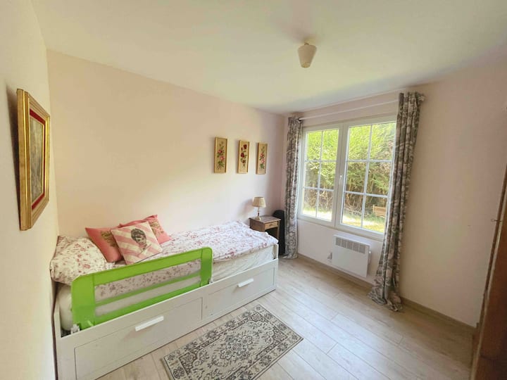 zimmer mit Schlafsofa. 1 Person oder offen im Bett 160 für 2 Personen
