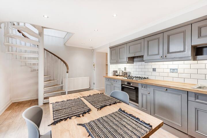 Stylish 2 bedroom flat in Knightsbridge gallery image 5