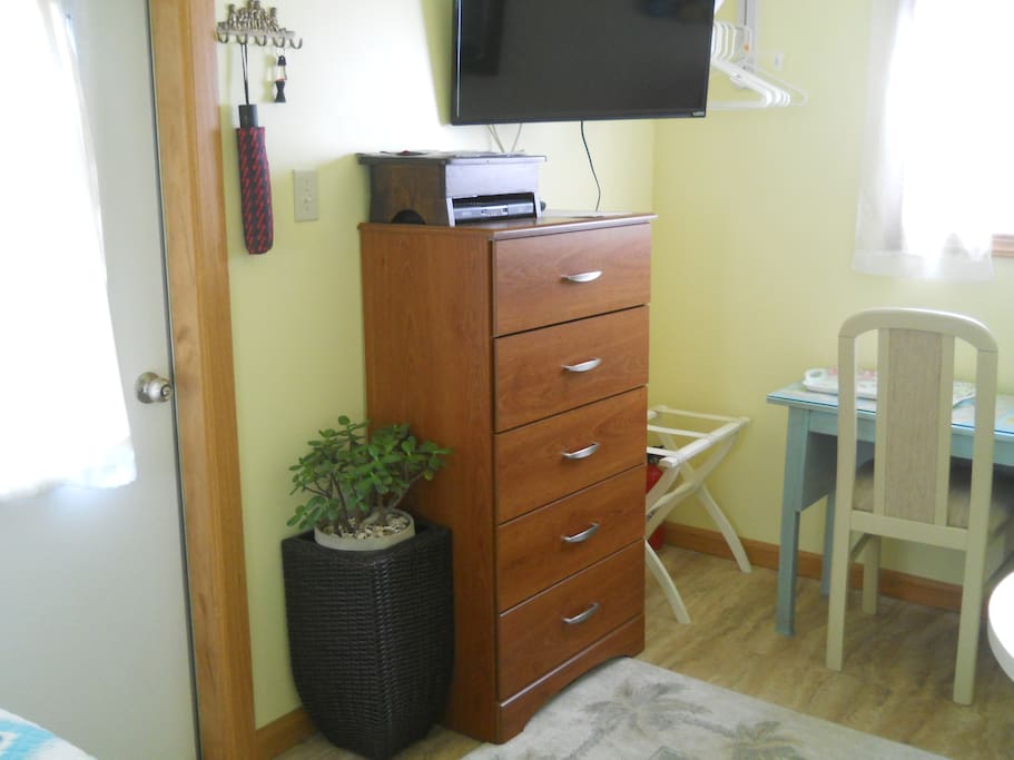 Cable TV, Wifi and dresser