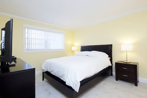 Top Airbnb: South Beach 1 Br 2 Bath w/Parking in Miami Beach