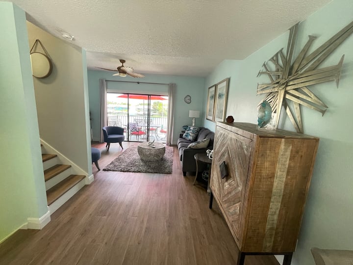Water Front View Town House. 5 Minutes From Beach! - Clearwater, FL