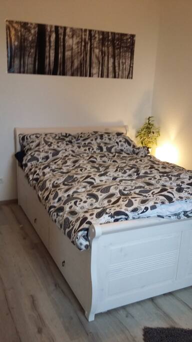 Bett - Schlafzimmer