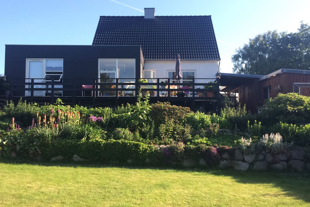Huset set fra haven