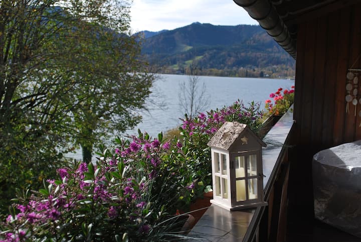 Sunny apartment right on Lake Tegernsee