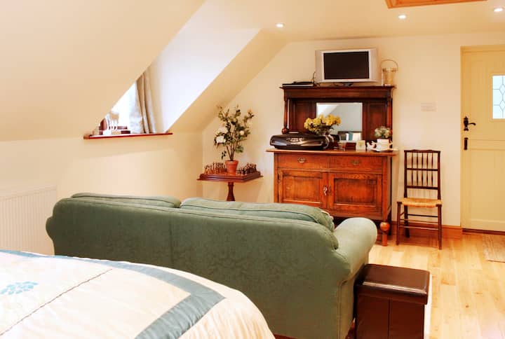 Private Studio In A Beautiful And Charming Village - Elton Hall and Gardens