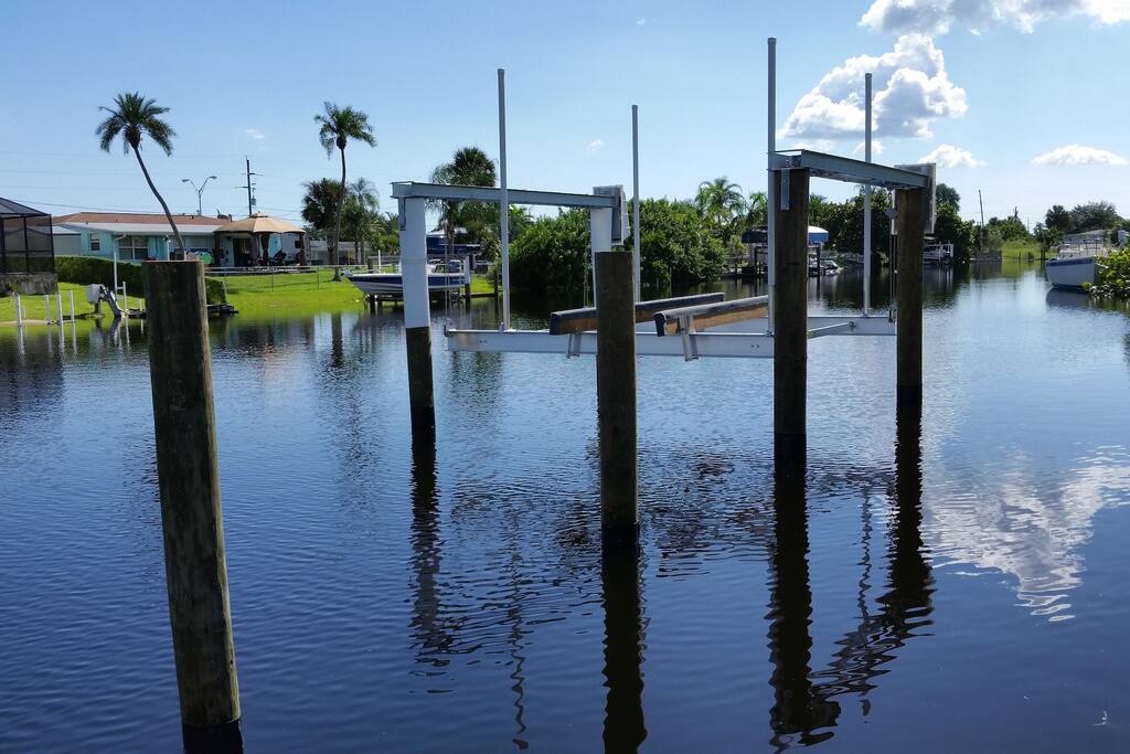 New 30 foot dock and 10K boatlift will be complete Nov 2017.