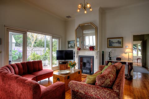 Popular Airbnb listing: Lonsdale Palms Heritage House - an elegant getaway in Point Lonsdale