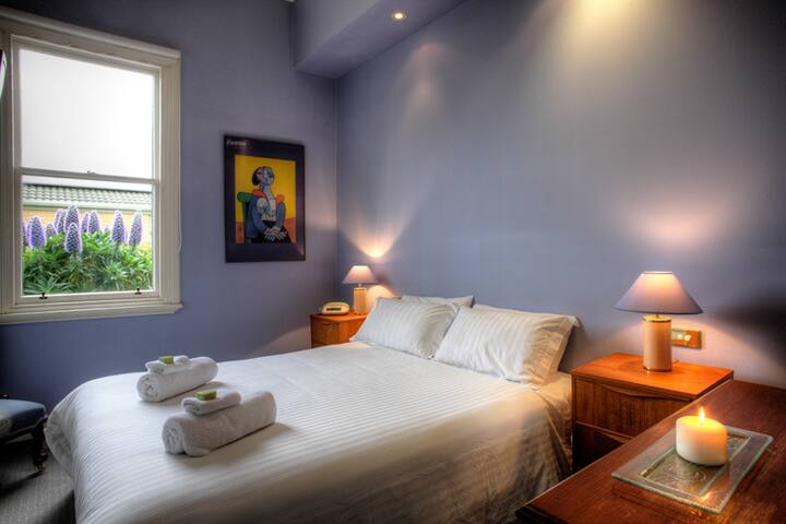 Lonsdale Palms Heritage House – an elegant getaway gallery image 5