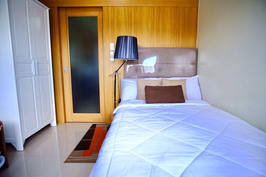Semi-double bed