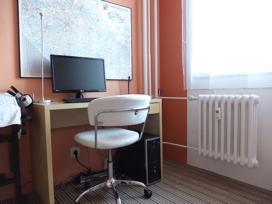 Guests can use the PC in the guest room.