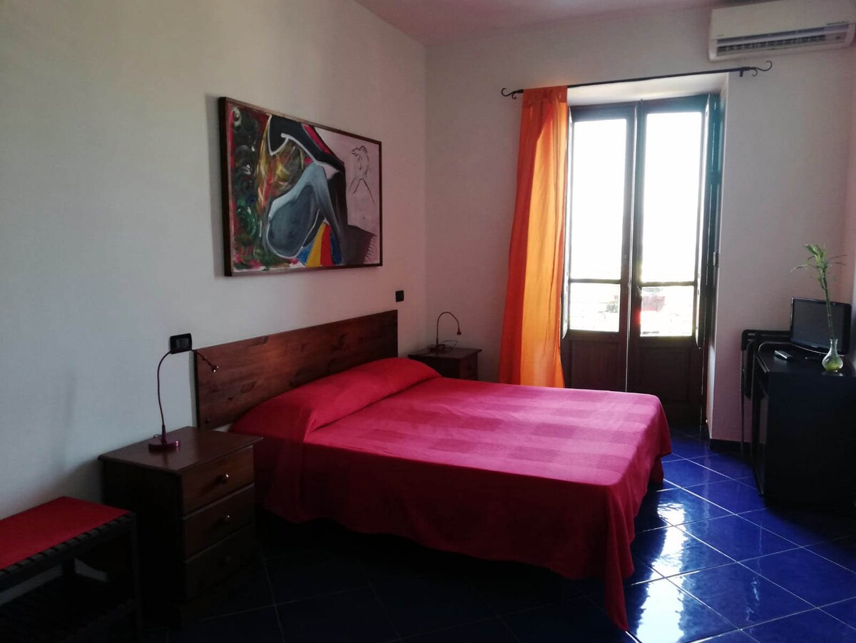 ორსაძინებლიანი ბინა აივნით