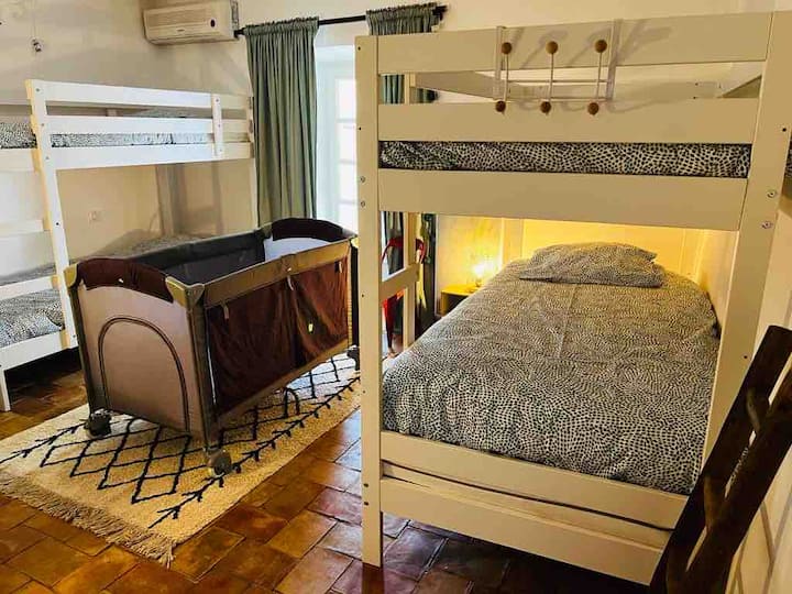 儿童房 
可供4-5人入住