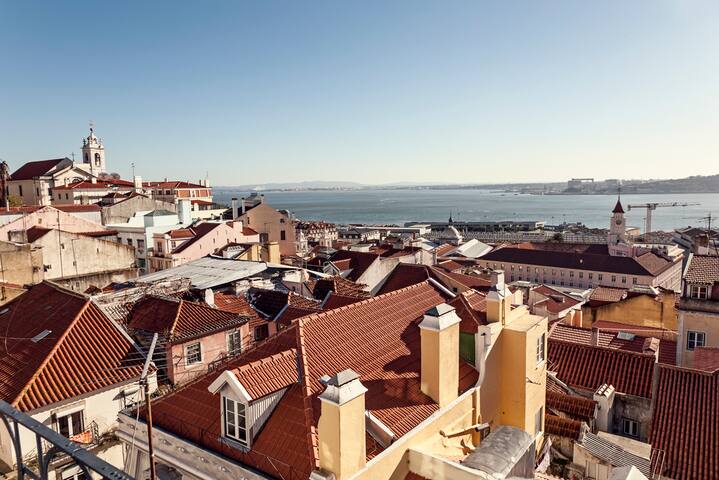 Historic Center Stunning River View gallery image 5