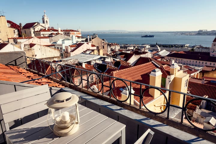 Historic Center Stunning River View gallery image 2