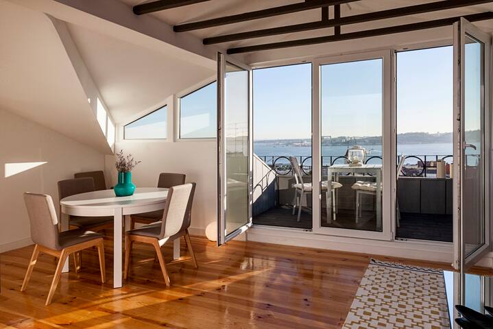 Historic Center Stunning River View gallery image 3