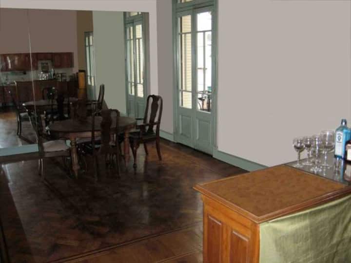 Большая квартира на первом этаже в доме французско-итальянской реставрации в San Telmo