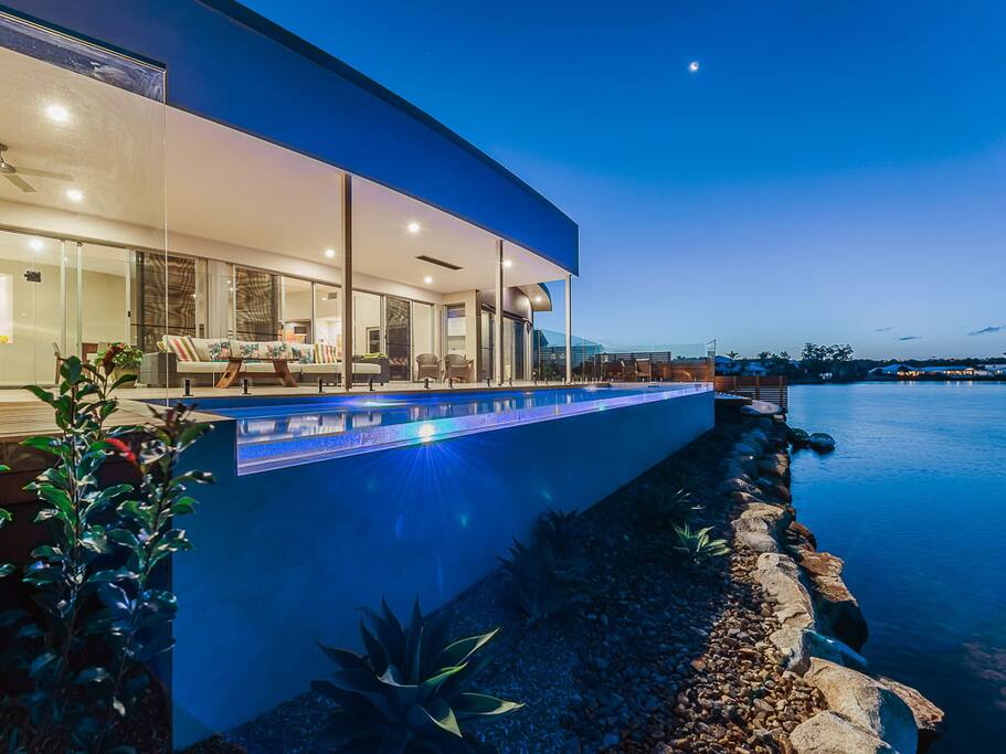 Lakefront Terrace & Pool