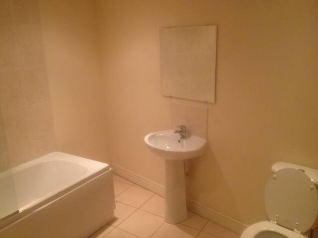 5 bed house close to Uni. Sleep 11 gallery image 3