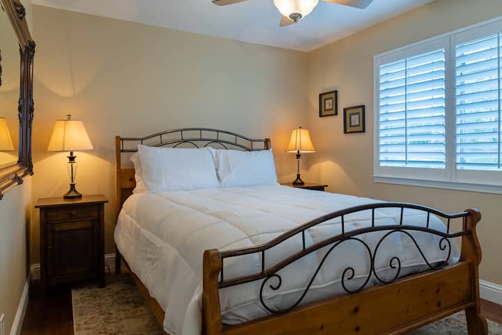 Second Bedroom with Queen Bed 