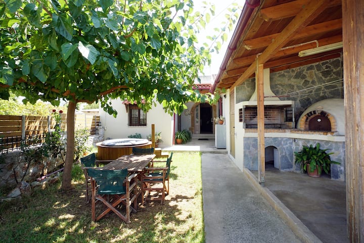 Stone  House With Arches/ Πετρόκτιστο σπίτι - Chania