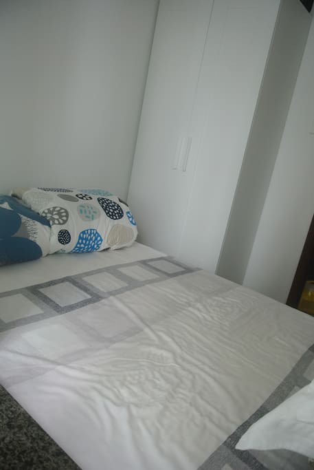 Guest Room 2/2