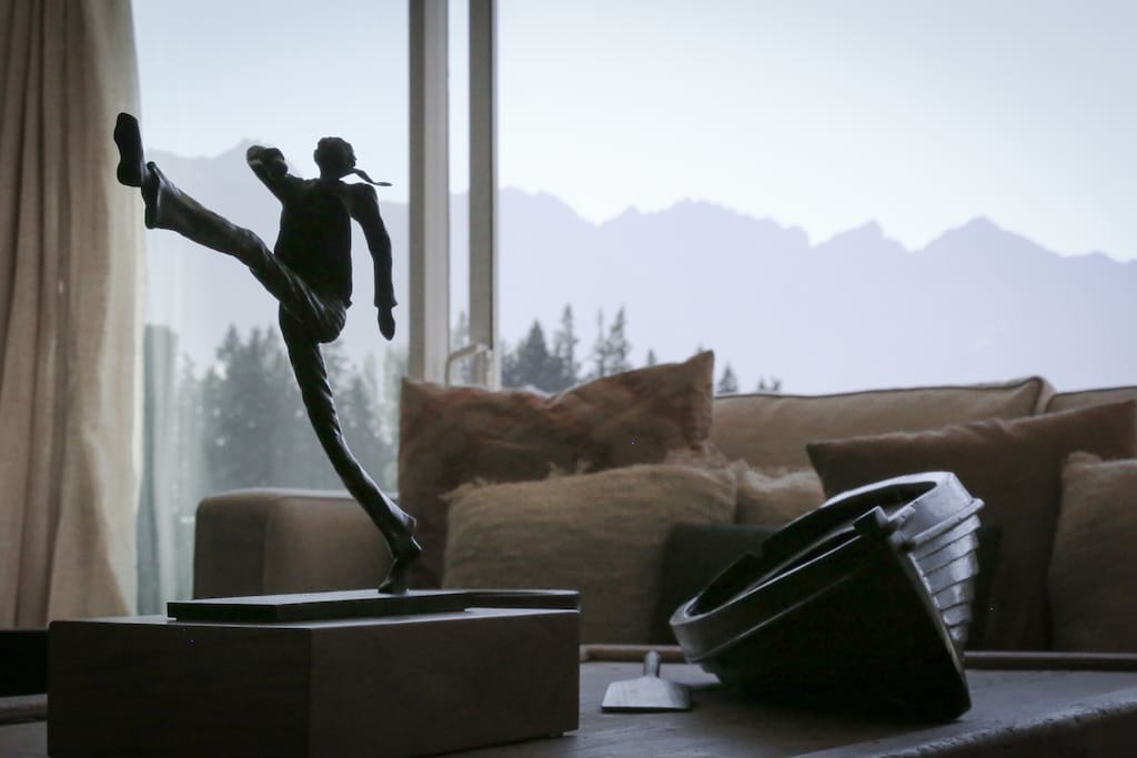'Man on a Mission', the sculpture, is not waiting around for anyone!