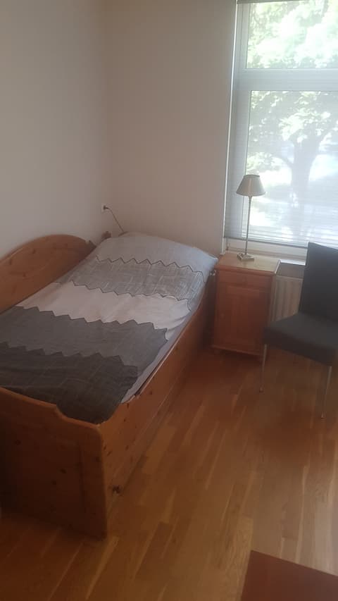 bedroom in Vlaardingen/Rotterdam region 1 or 2 p