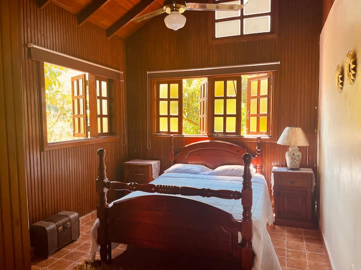 Habitación cama Queen segundo piso