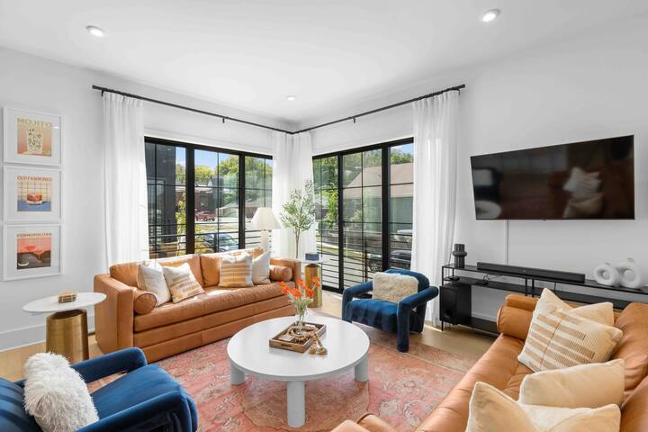 TheWeHoHouse / 1.5 Miles to Broadway! gallery image 2