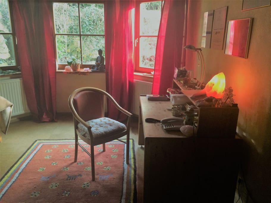 Gemütliches Zimmer mit Blick ins Grüne