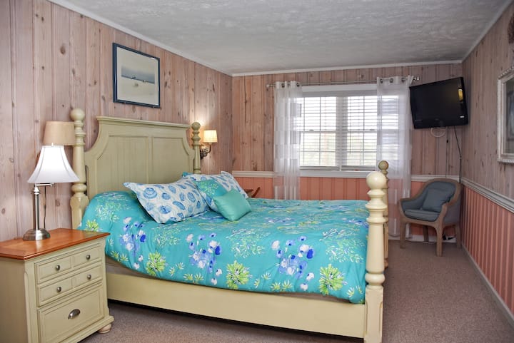 غرفة النوم الرئيسية في الغرب