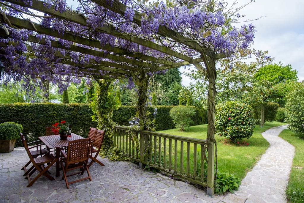 Beautiful mature gardens in a peaceful location