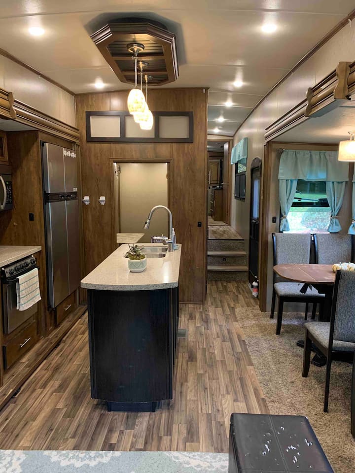 Cute and spacious 2 bedroom camper Campers/RVs for Rent in Knoxville
