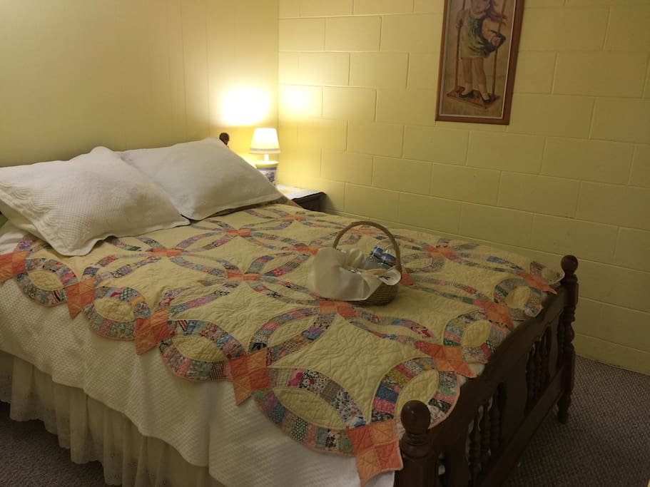 Yellow Room with Queen Bed