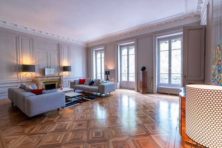 EXCEPTIONNEL 300 M2 LYON 2° APPARTEMENT VUE SAÔNE gallery image 3