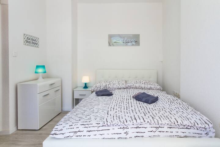 Kolovare City BEACH Room #free parking #free wifi
