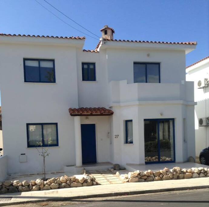 Front of Villa Pebble