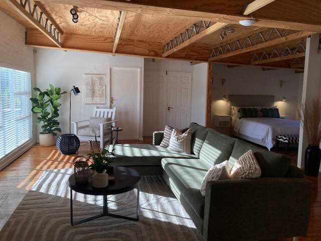 Stone Pine Studio Apartment gallery image 4