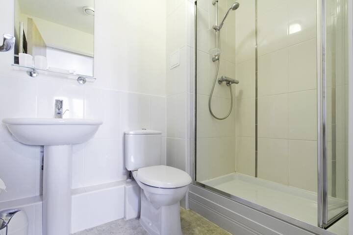 Abodebed - Apt 57 Modern Executive 2 Bed/2 Bath
