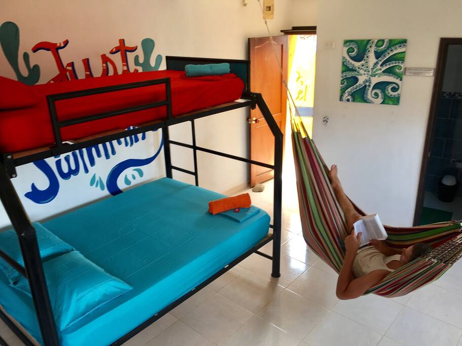 Spacious shared room/ cuarto compartido o familiar