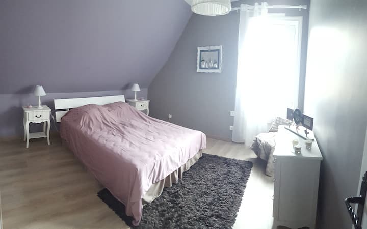 Sovrum med dubbelsäng på 1: 