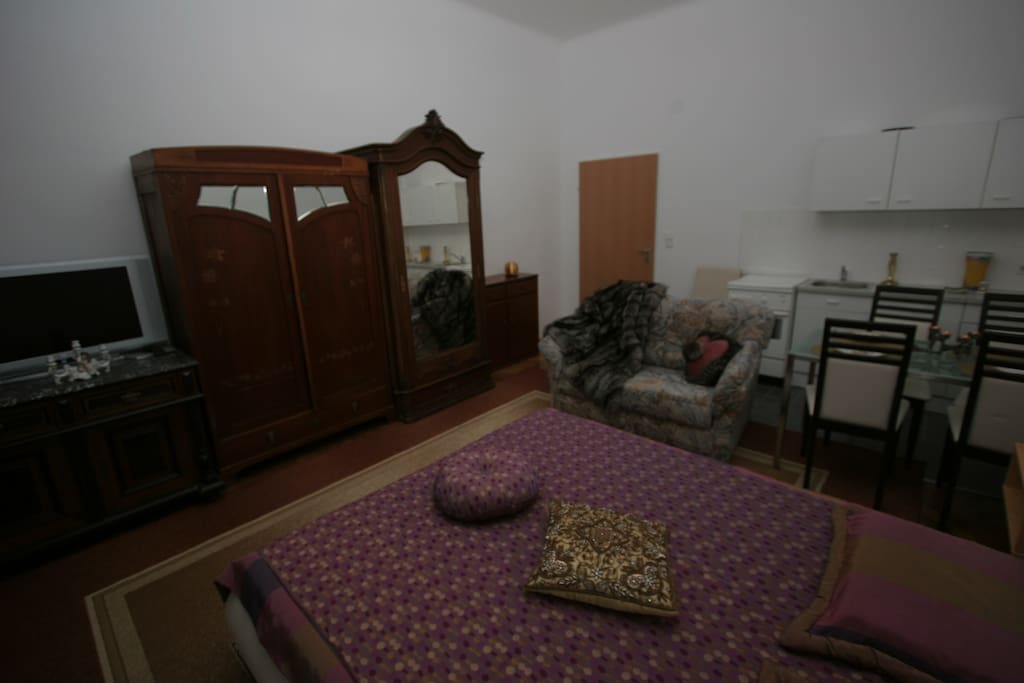 Wohn/ Schlafzimmer 1 Living/Bedroom 1