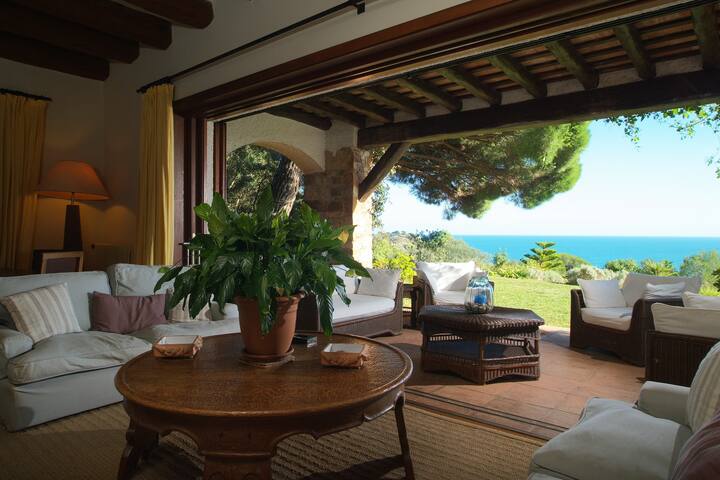 Rustic Villa on the sea front. Amazing views gallery image 4