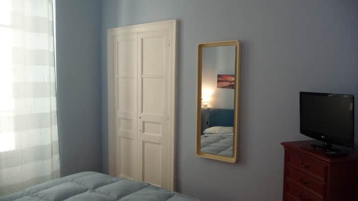 საძინებელი ჩაშენებული კარადით