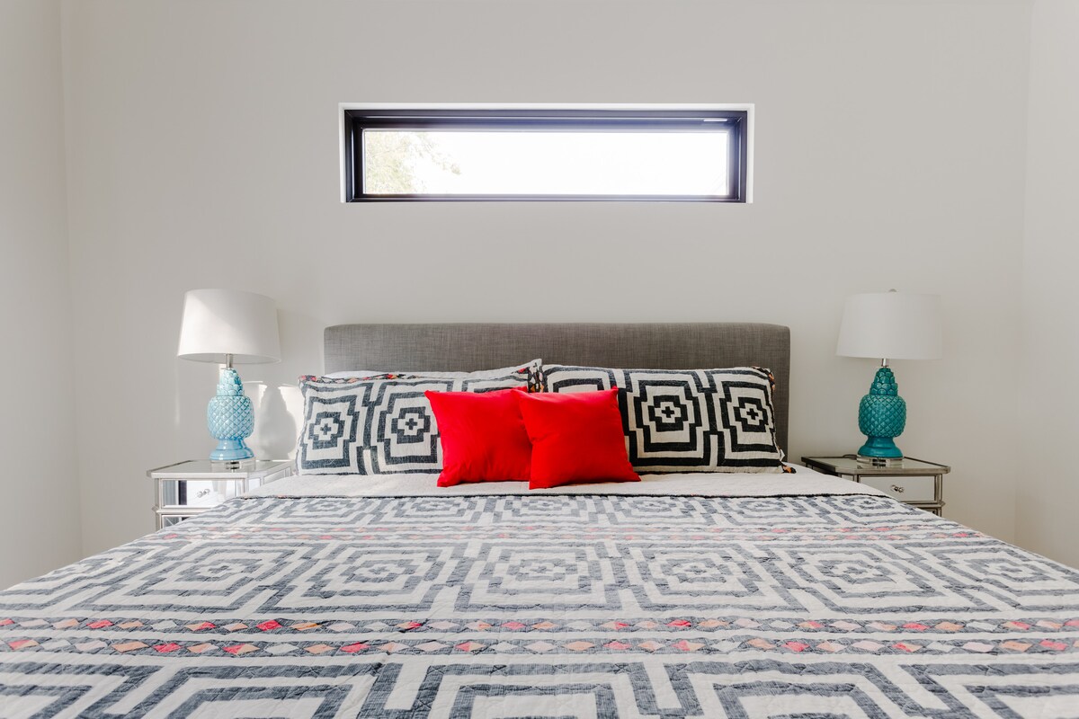 Bright & Modern SoCo Retreat, Minutes from DT!