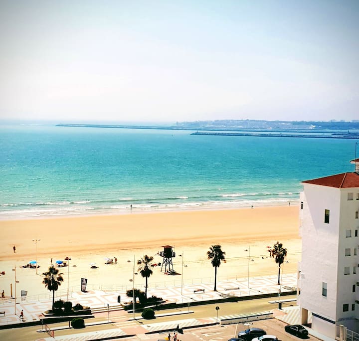 Modern First Line Beach Apartment Apartments for Rent in El Puerto de
