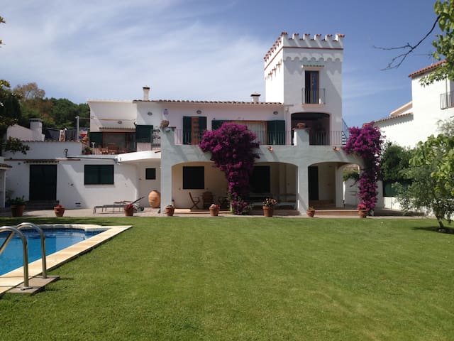 Casa en L’Escala, con todo lujo de detalles