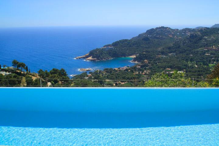Begur Villa with Infinity Pool and Stunning Views gallery image 3