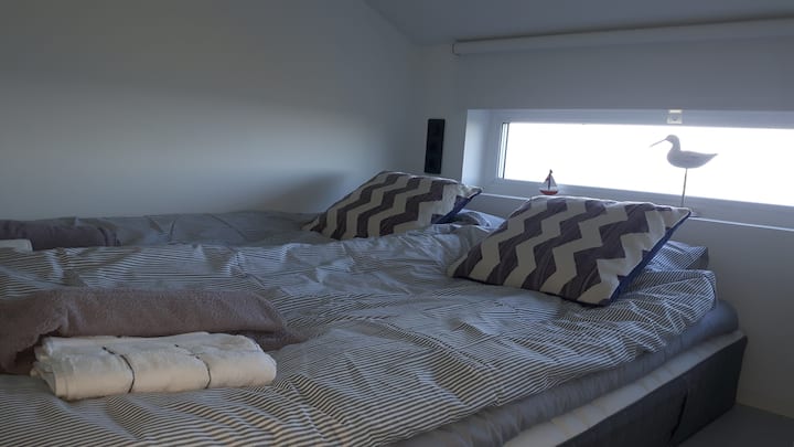 Le loft d'une hauteur d'environ 150 cm, parfait pour les enfants mais également ok pour les adultes.